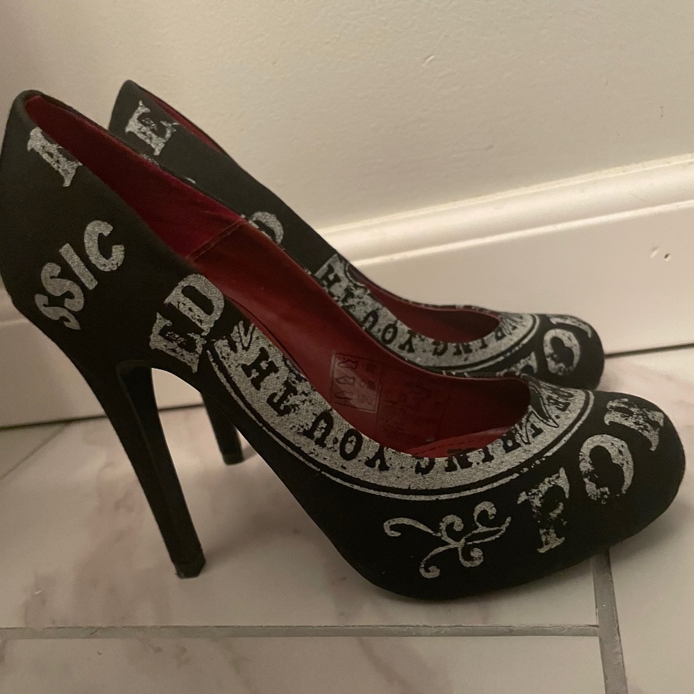 Ed Hardy Pumps